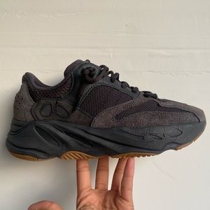 Yeezy 700 Utility Black